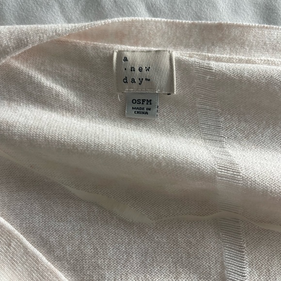 One size thin poncho style sweater - Picture 3 of 3